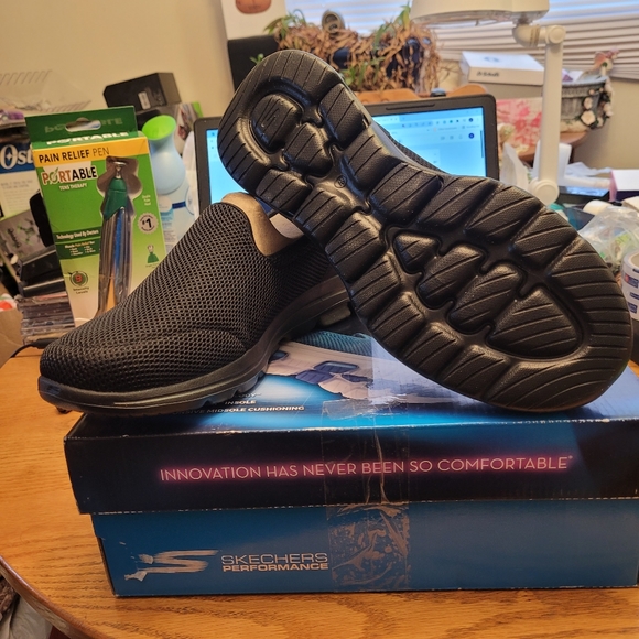 🚺 Ladies Sneakers - Picture 4 of 8